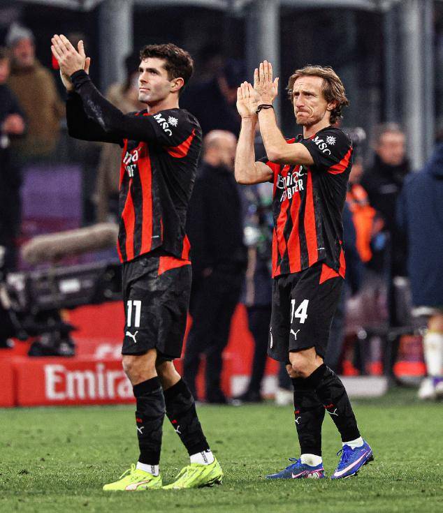 意甲强行造悬念失败！拉齐奥1-0双杀AC米兰，国米笑纳大礼8分领跑